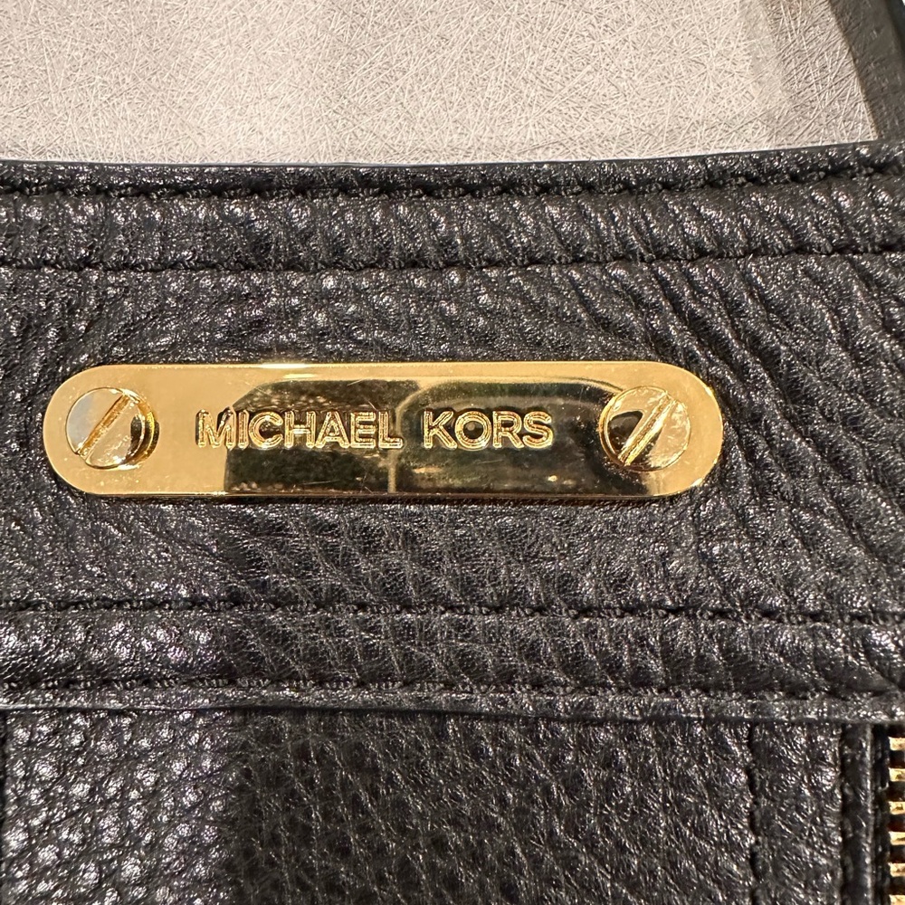 Michael Kors slim profile crossbody/shoulder bag - Picture 3 of 5